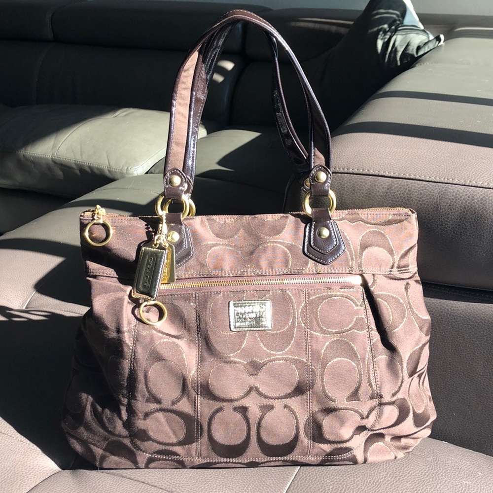 COACH. SOLD